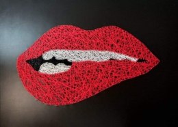 Obraz czerwone, sensualne Usta - technika string art 80cm/60cm